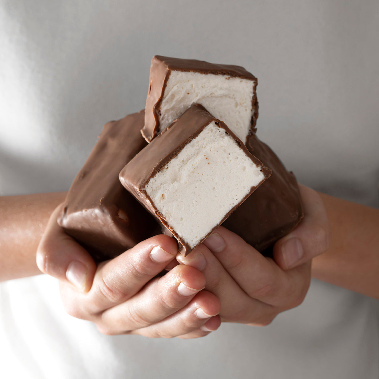 Milk Chocolate dipped Vanilla Marshmallow 80g