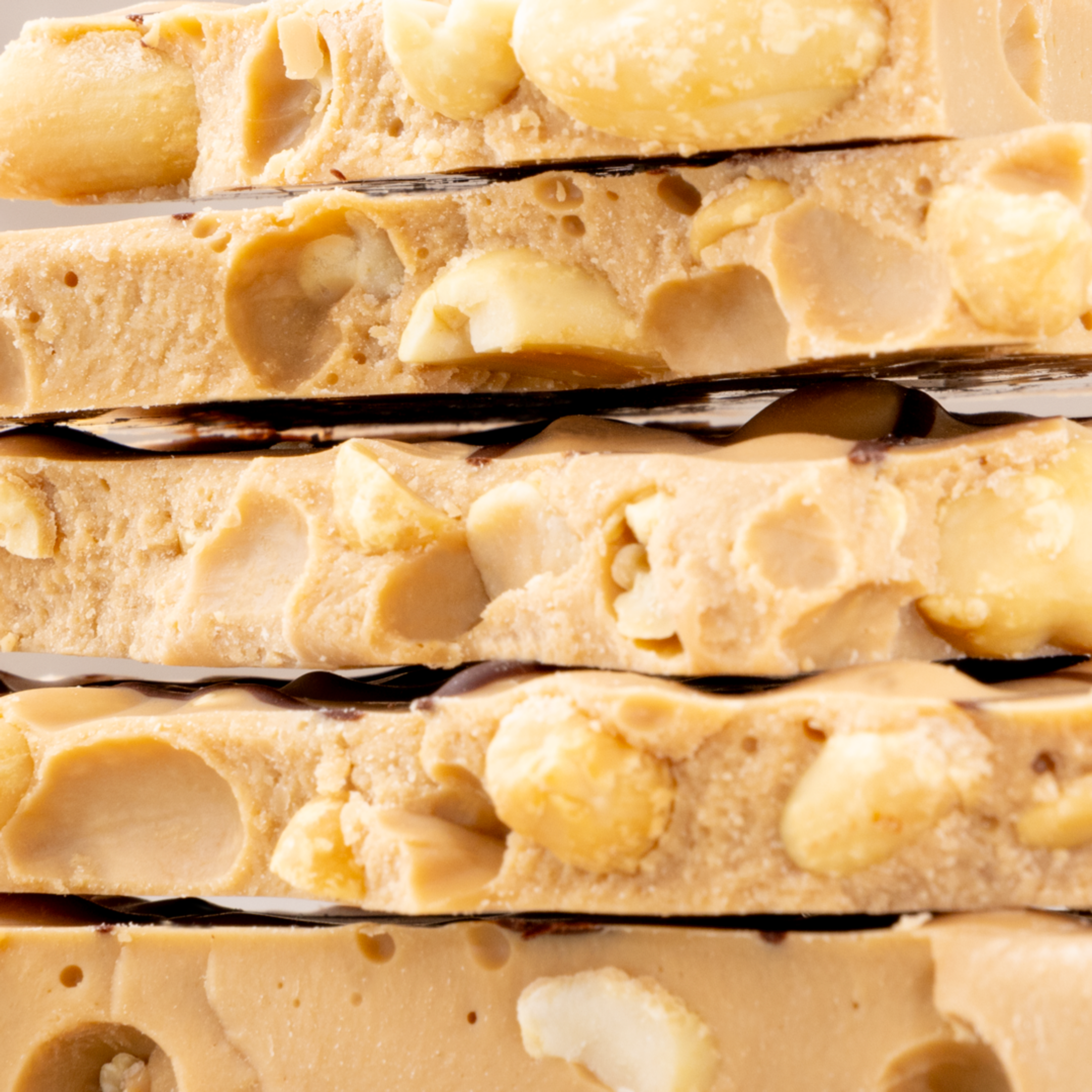 Caramel & Peanut Bark 100g
